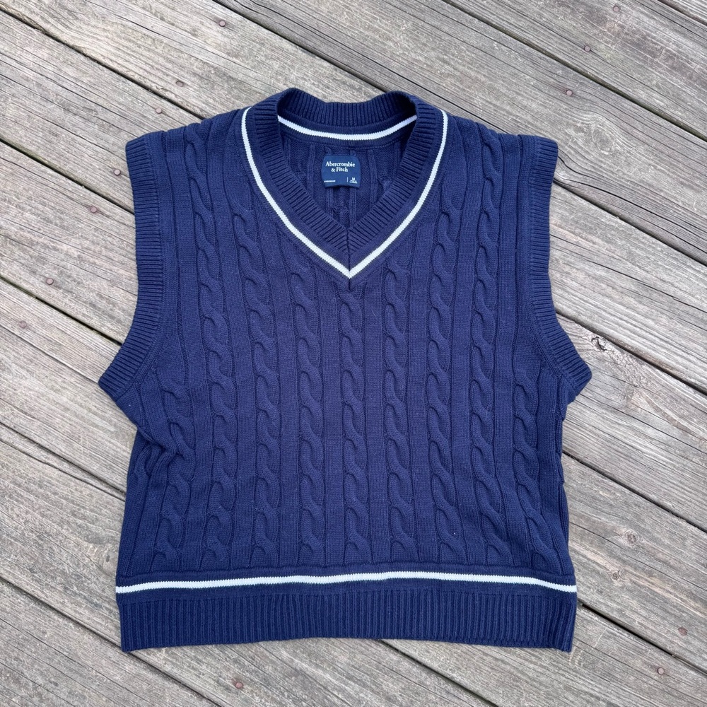 Abercrombie & Fitch 90s cable knit sweater vest